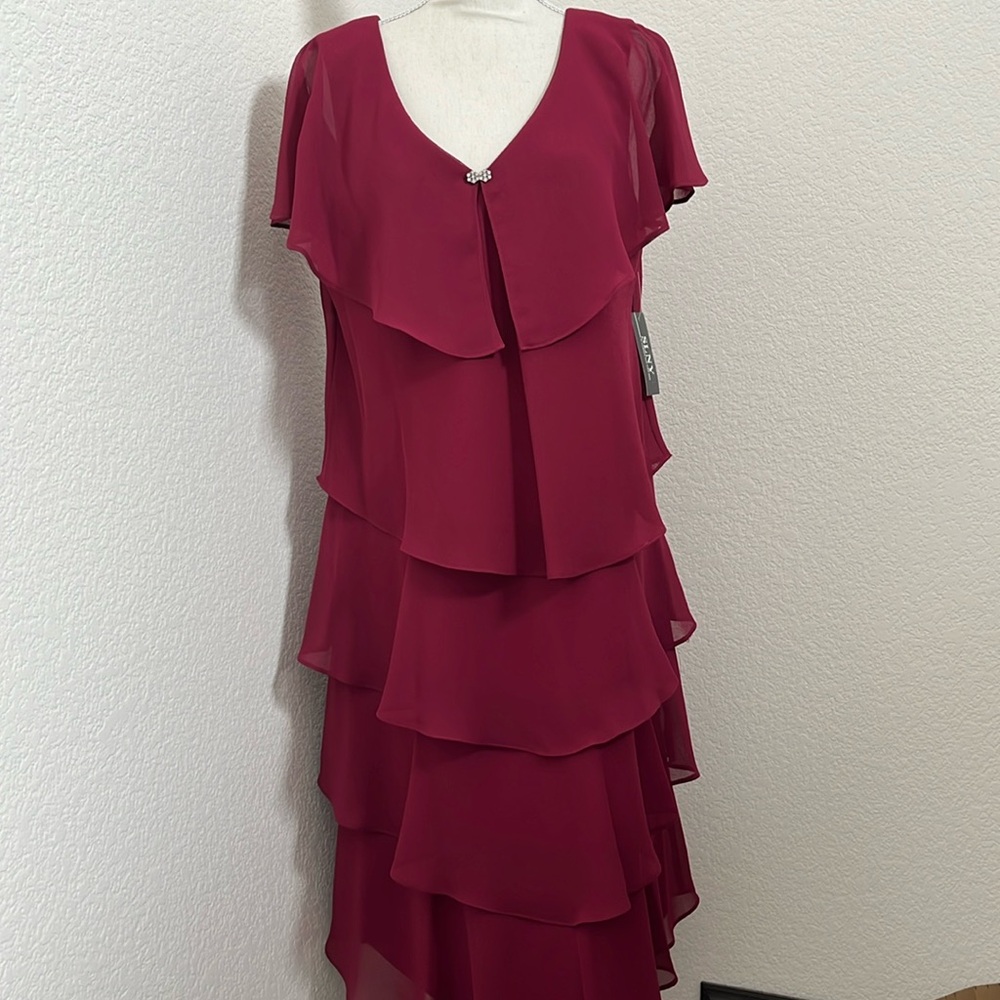 SLNY Sleeveless Tiered Chiffon Cocktail Dress